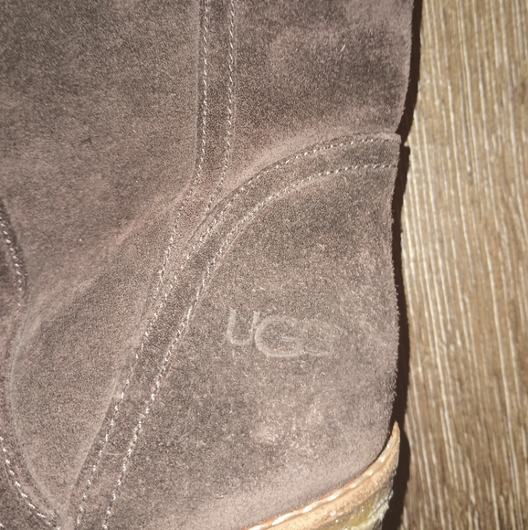 UGG High Healed Boots - Picture 4 of 10